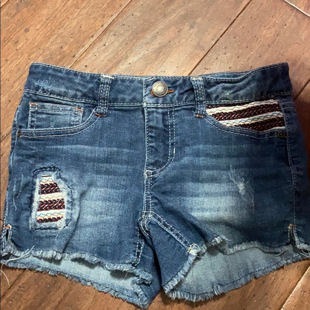 jean shorts wirh color in wholes hardly worn